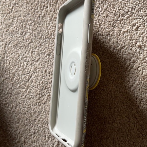 Otterbox with a built in Pop-socket IPhoneX - Picture 2 of 9